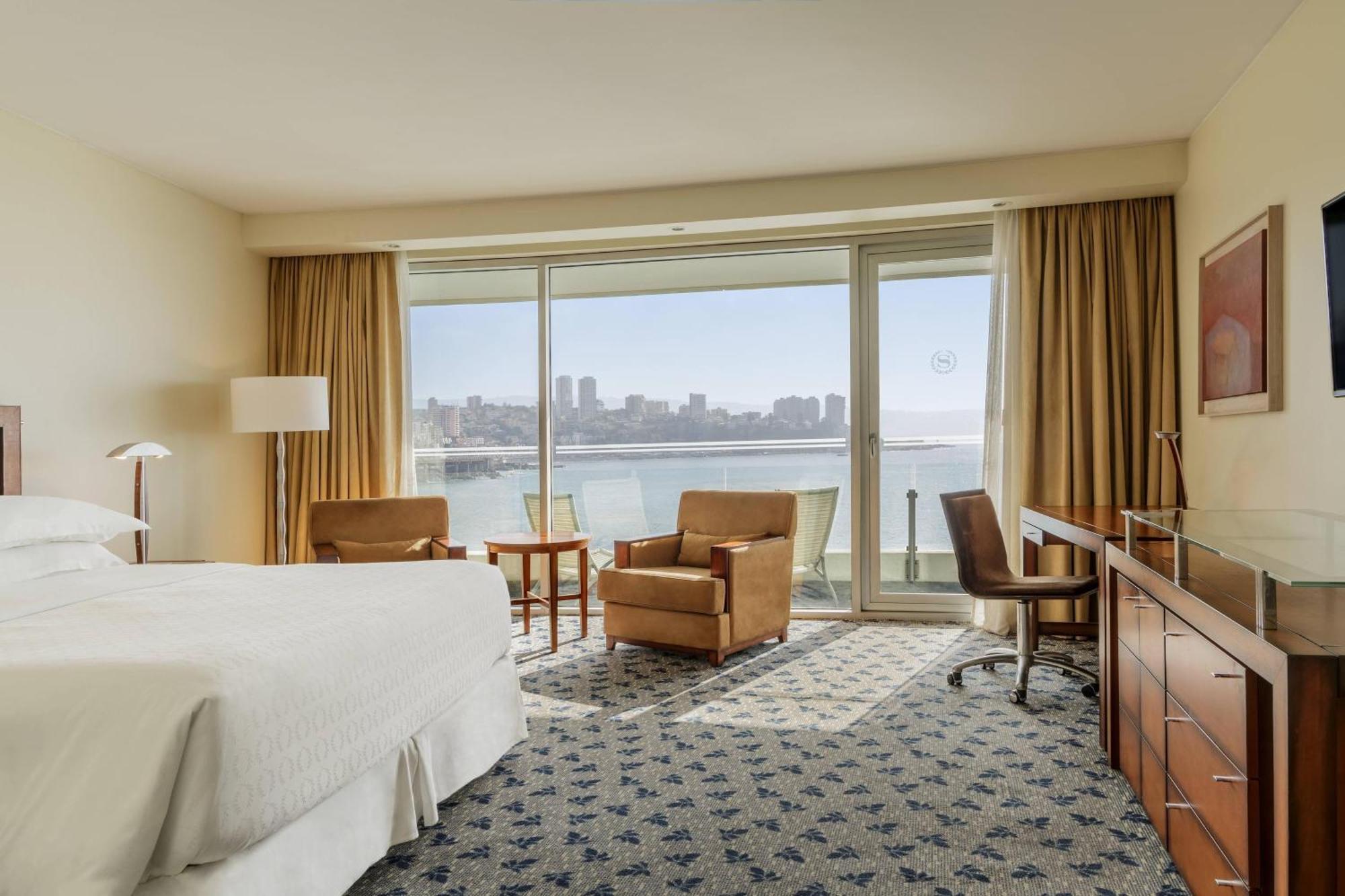 Classic Guest room 1 Queen Ocean view Balcony,1499005768:JPEG